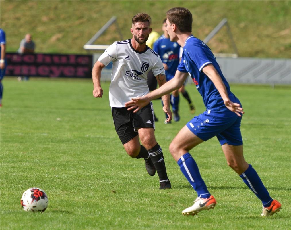 Gärtringen, Stadion, Fußball Landesliga, FC Gärtringen (weiß) - SV Böblingen (bl...