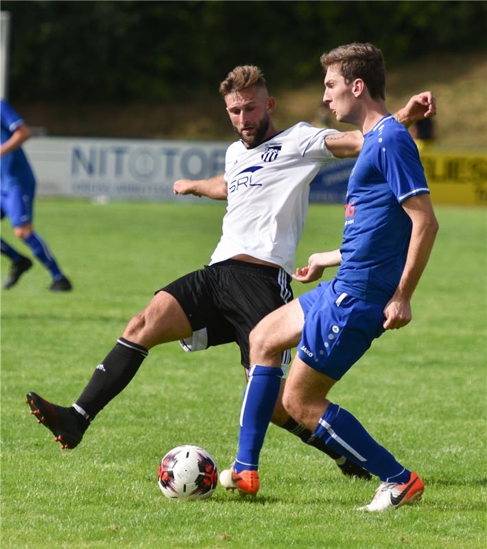 Gärtringen, Stadion, Fußball Landesliga, FC Gärtringen (weiß) - SV Böblingen (bl...