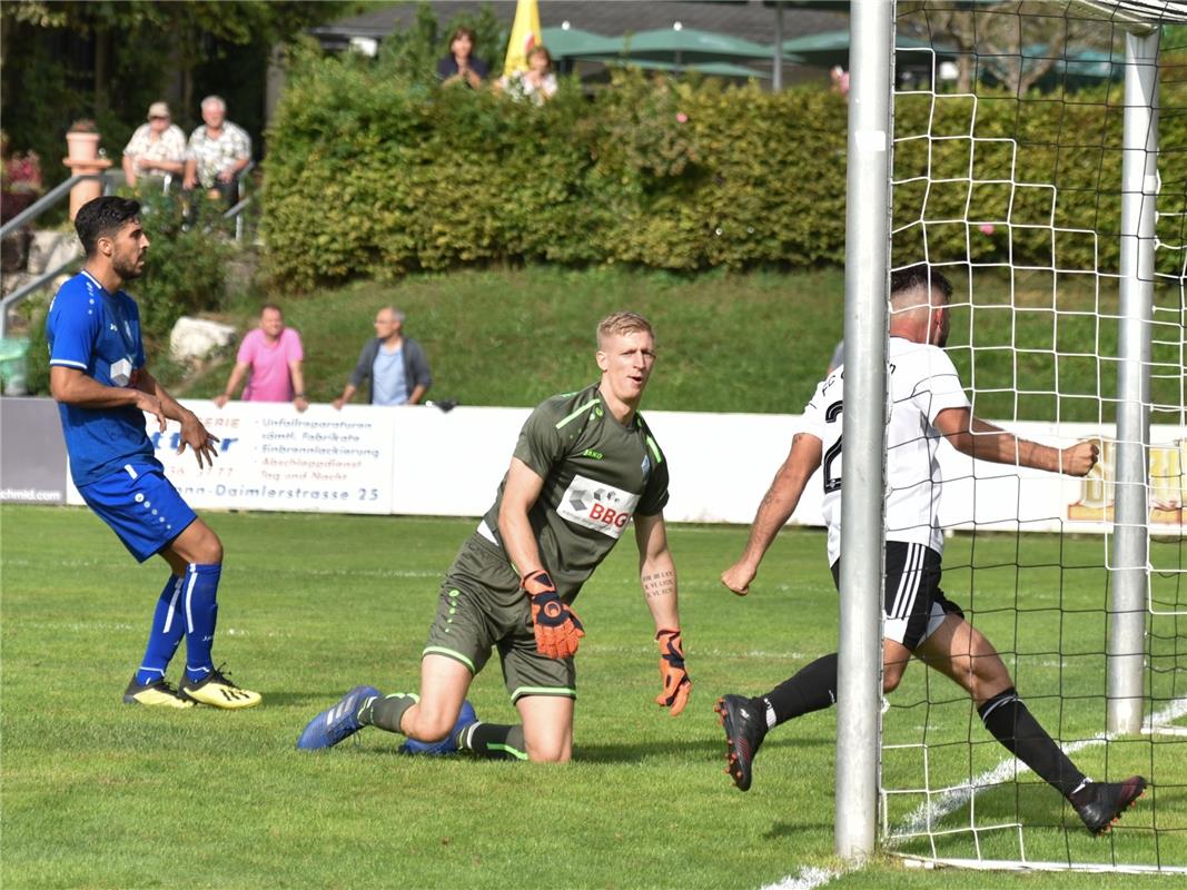 Gärtringen, Stadion, Fußball Landesliga, FC Gärtringen (weiß) - SV Böblingen (bl...