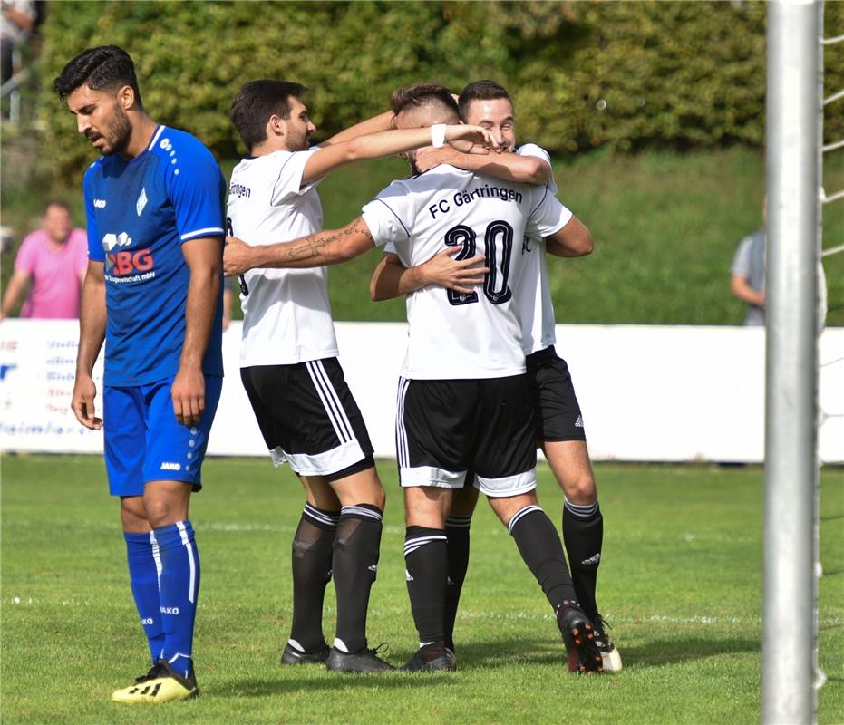 Gärtringen, Stadion, Fußball Landesliga, FC Gärtringen (weiß) - SV Böblingen (bl...