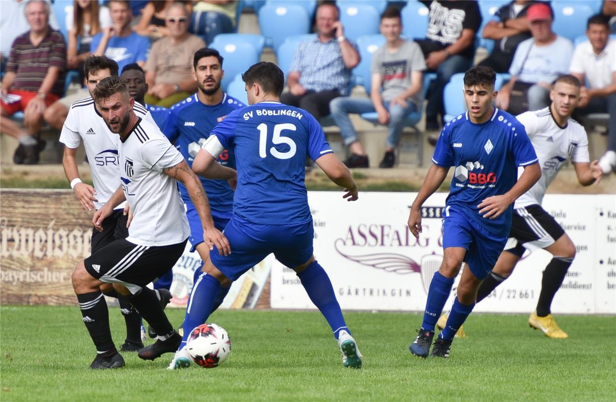 Gärtringen, Stadion, Fußball Landesliga, FC Gärtringen (weiß) - SV Böblingen (bl...