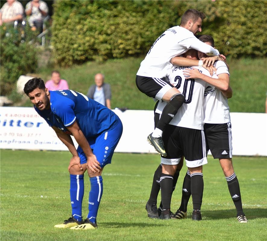 Gärtringen, Stadion, Fußball Landesliga, FC Gärtringen (weiß) - SV Böblingen (bl...