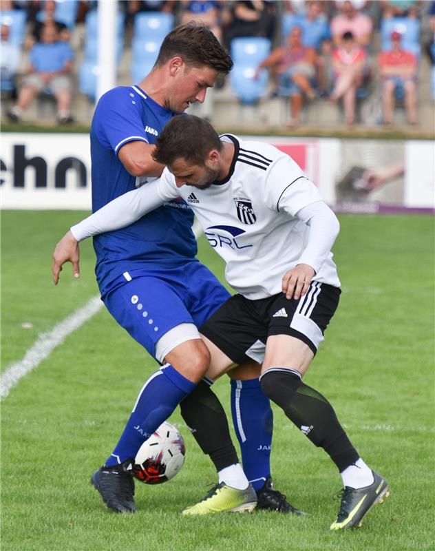 Gärtringen, Stadion, Fußball Landesliga, FC Gärtringen (weiß) - SV Böblingen (bl...