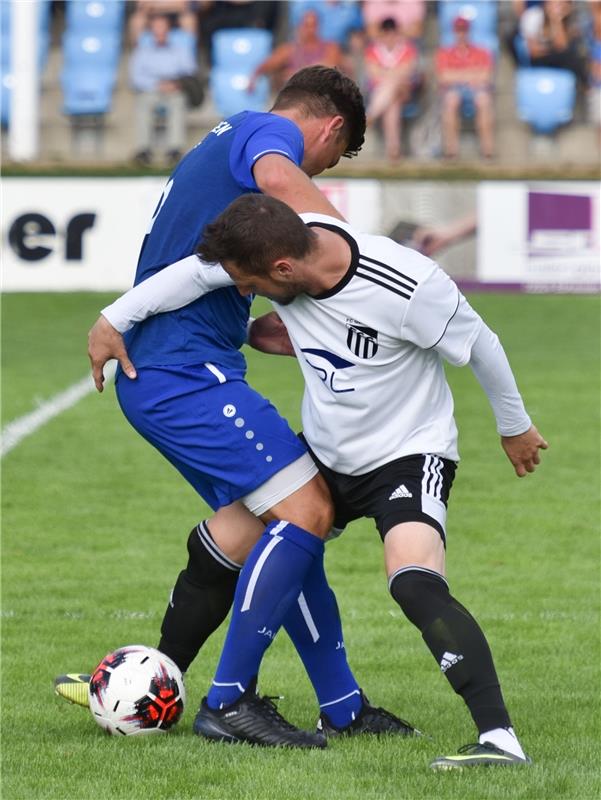 Gärtringen, Stadion, Fußball Landesliga, FC Gärtringen (weiß) - SV Böblingen (bl...