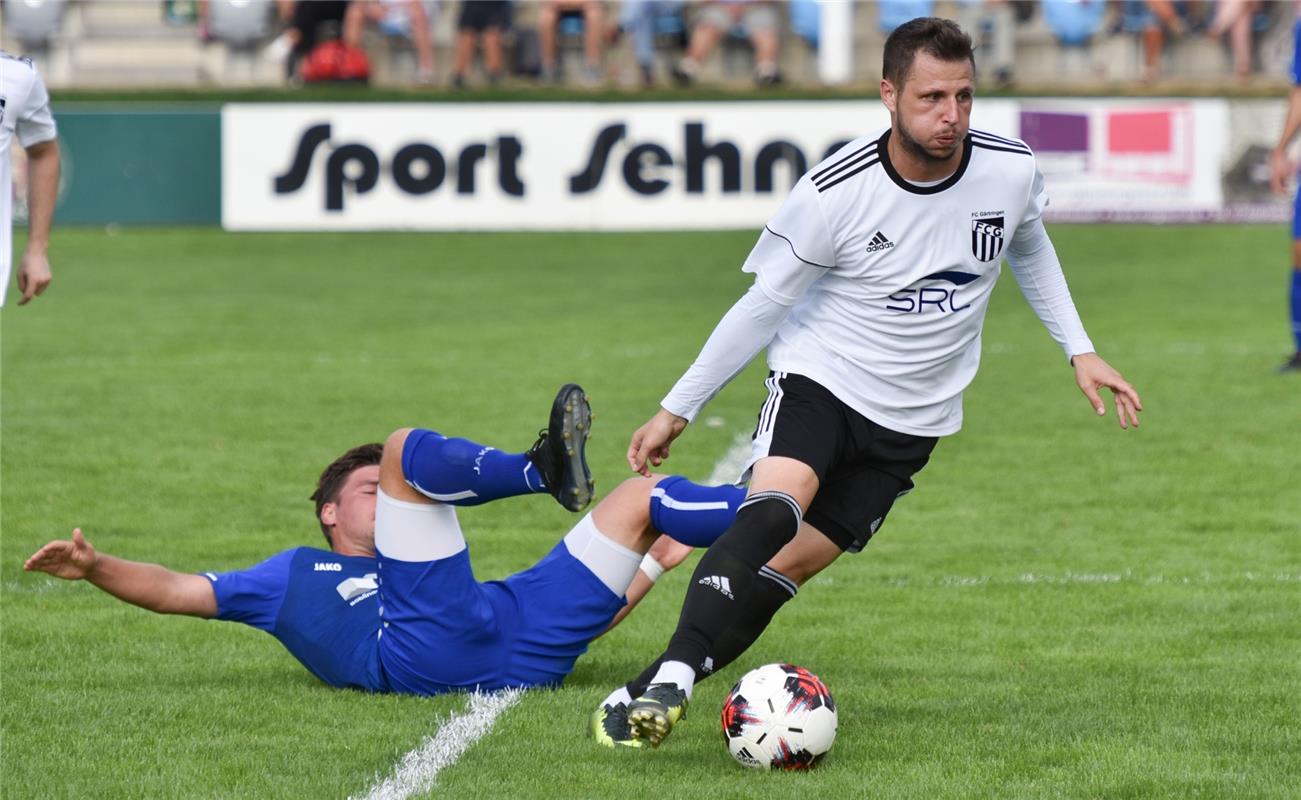 Gärtringen, Stadion, Fußball Landesliga, FC Gärtringen (weiß) - SV Böblingen (bl...