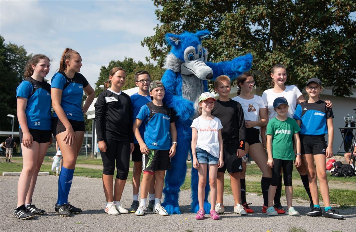 Gärtringen, Theodor-Heuss-Halle, Rasenplatz, Faustball, Gärtringer Ortsmeistersc...