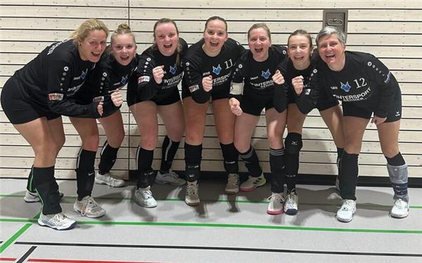 Gärtringer Meisterjubel bei Bianca Reutter (von links), Isabella Reutter, Saskia Schwabl, Mia Haug, Sarah Hoffrichter, Emma Hornikel und Yvonne Hornikel. GB-Foto: gb