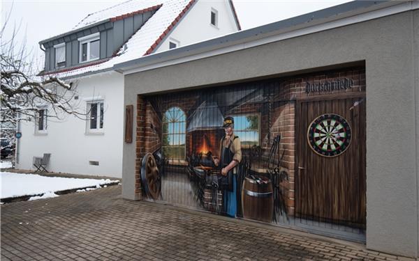 Garagen-Kunst (gesehen in Öschelbronn) GB-Foto: Vecsey