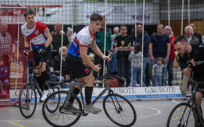 Geduld bewiesen: Simon Becker (links) und Jannes Müller holten auf den letzten Drücker noch Rang drei. GB-Foto (Archiv): Schmidt