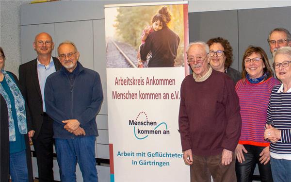 Geehrte Gründungsmitglieder und das Vorstandsteam (von links): Susanne Löhnert, Arndt Dörper, Gebhard Köber, Werner Köhne, Inge Friedrich, Bettina Schumacher, Martin Hirt und Monika Vögele. GB-Foto: gb