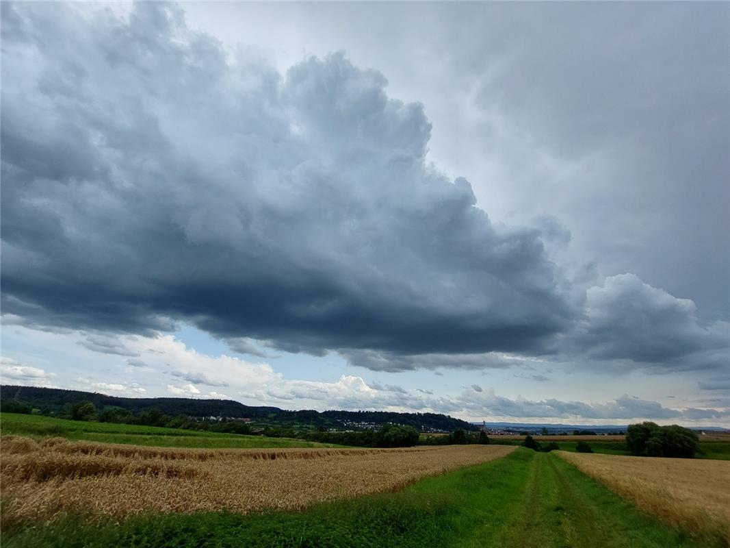 Gegenüber diesen Wolken ist Herrenberg sehr klein, meint Martin Allgeier. 