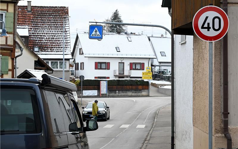Geht es nach dem Hausemer Gemeinderat, soll in der Ehninger Straße künftig das Tempo-40-Limit ausgeweitet werden. GB-Foto: Holom