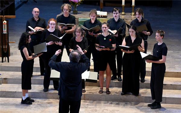 Geistliche und weltliche Chorwerke kamen in der Michaelskirche zu Gehör. GB-Foto: Holom