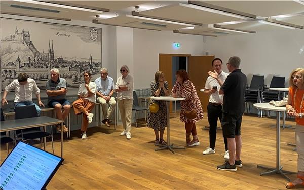 Gespannt wurde die Auszählung im Ratsaal verfolgt. GB-Foto: gb