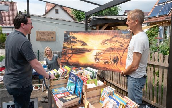 Gespräche ermöglichte ein Garagenflohmarkt des Quartiers Vogelsang/Bahnhofsumfeld im Juli. GB-Foto (Archiv): Schmidt