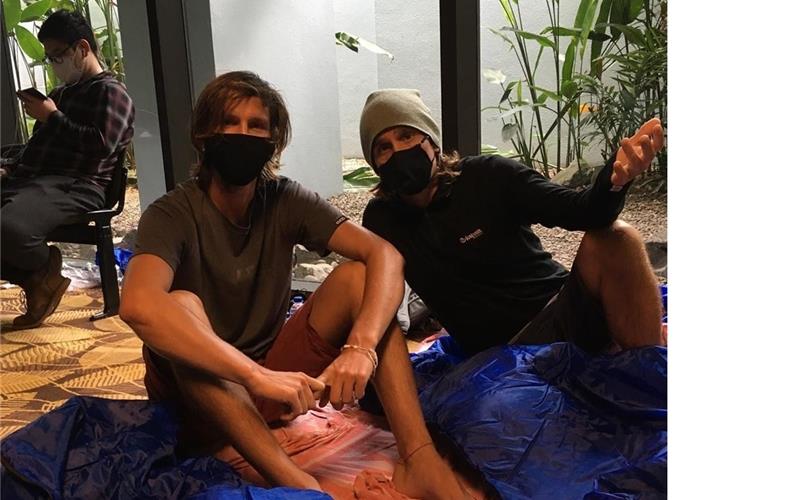 „Abgetaucht im Paradies – aufgetaucht im Chaos“ Gestrandet am Flughafen in Singapur