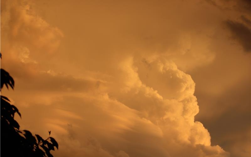 Unwetterzentrale warnt vor Gewitter und Starkregen Gewitterfront (hier ein Leserschnappschuss von Fiona Heumesser aus Altingen aus dem Jahr 2017)