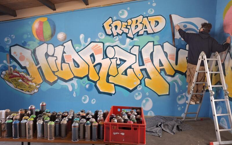 Graffiti-Projekt in Kooperation mit dem Freibad-Förderverein und der Grundschule Hildrizhausen.GB-Foto (Archiv)