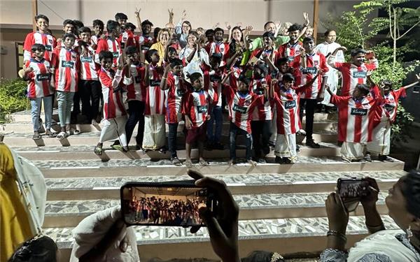 Groß ist die Freude bei den Kindern im Bildungszentrum von SEED. GB-Foto: gb