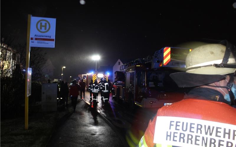 Großeinsatz der Feuerwehr nach Brandalarm in der Herrenberger Spitalwaldstraße Großeinsatz der Feuerwehr nach Brandalarm in der Spitalwaldstraße