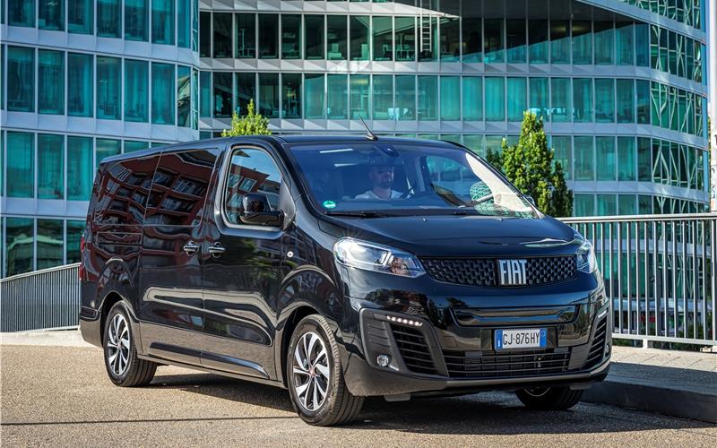 Ein Wohnzimmer
auf vier Rädern Großraum-Limo Fiat E-Ulysse: Das zweite vollelektrisch angetriebene Fahrzeugmodell der Marke.GB-Fotos: gb