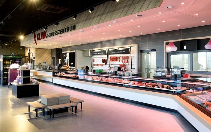 Großzügig, modern, einladend: Der Verkaufsraum des Genusszentrums der Metzgerei Klink in Oberjettingen wartet auf Kundschaft.