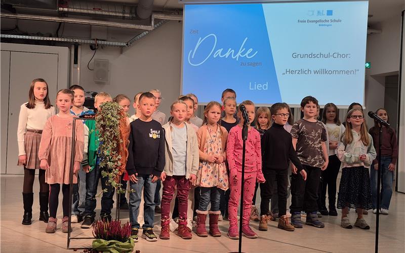 Grundschulchor singt beim Festakt der Freien Evangelischen Schule
