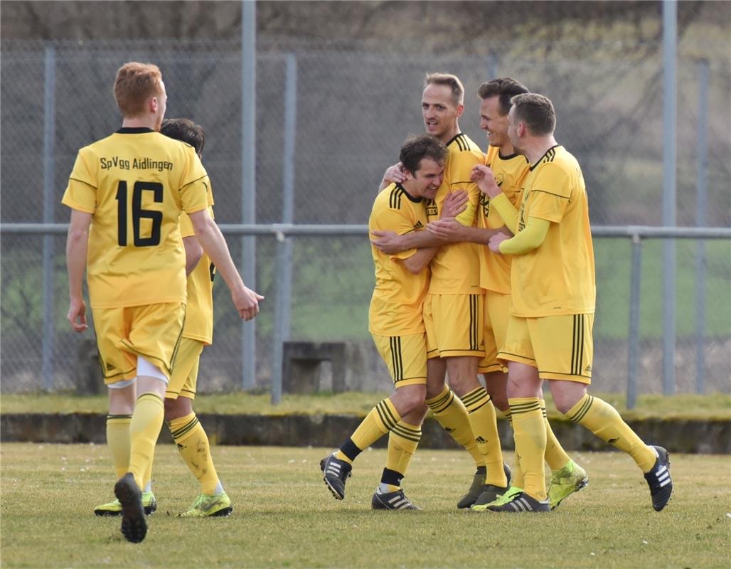 Gültstein, Sportplatz, Fußball Kreisliga B4, TV Gültstein (rot) - Spvgg Aidlinge...