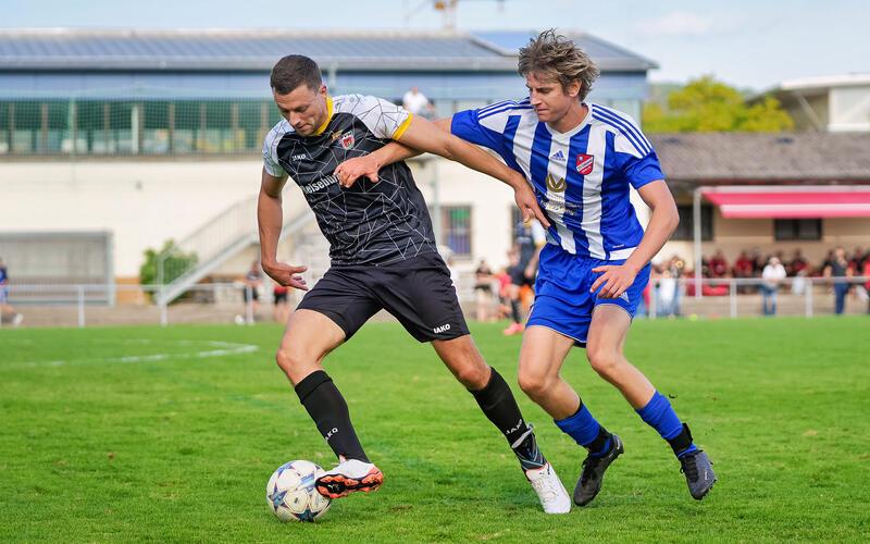 Gültsteins Jakob Kalmbach (rechts) gelang in der ersten Halbzeit ein Hattrick. GBFoto: Eibner/La Rocca