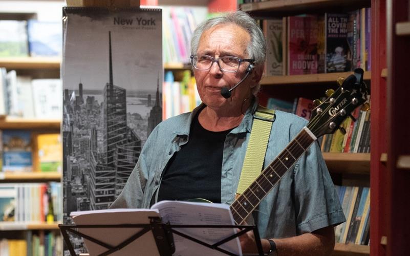 HP Dolecki gab in der Buchhandlung Schäufele eineLesung.GB-Foto: Vecsey
