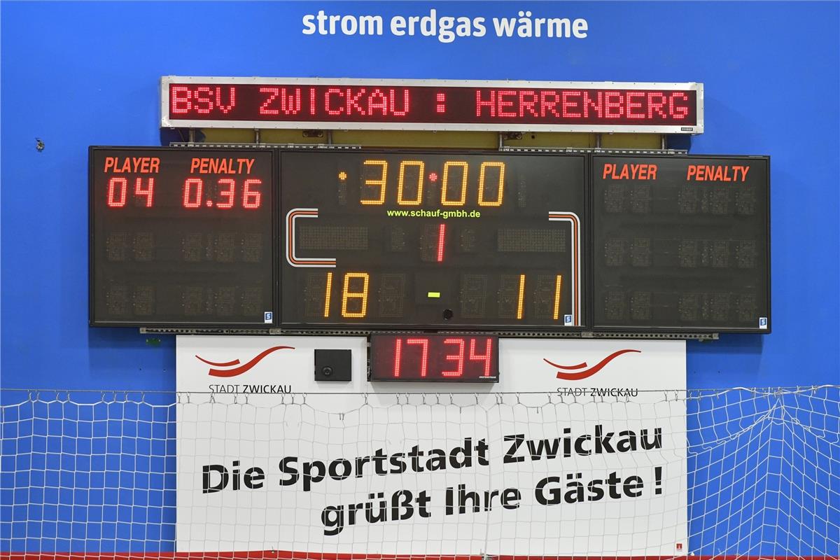 Halbzeitstand auf der Anzeigentafel, BSV Sachsen Zwickau vs. SG H2Ku Herrenberg,...