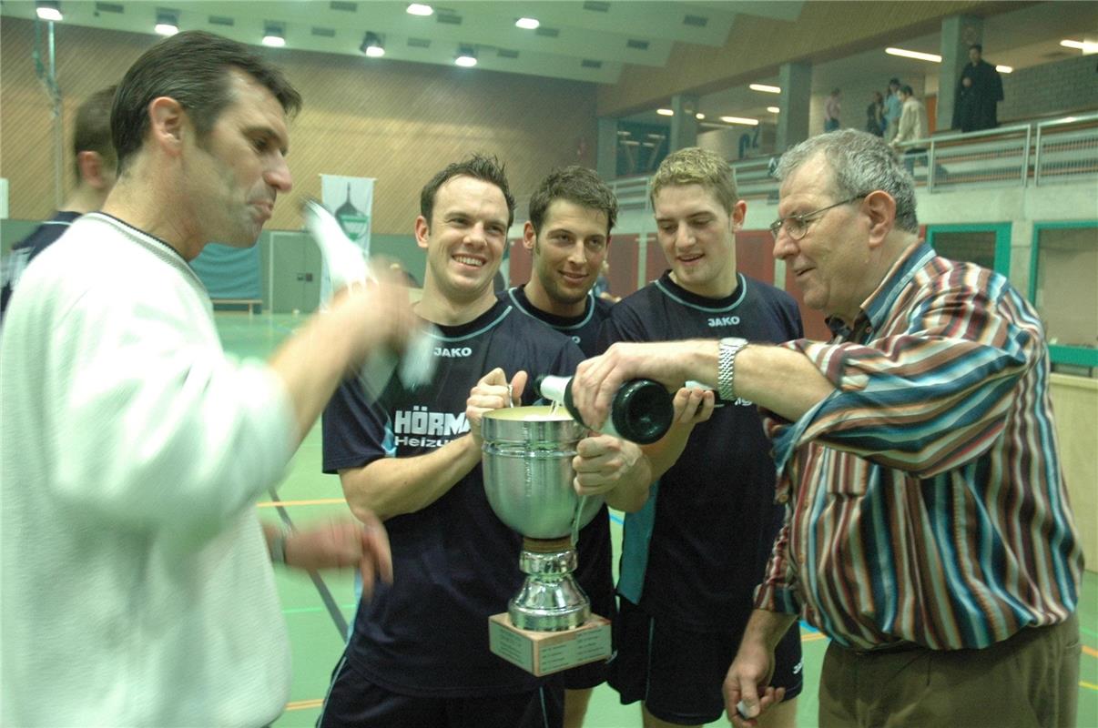 Hallenfußball / Gäubote - Cup Dez. 2004 / Sieger TSV Hildrizhausen / Foto: Holom...