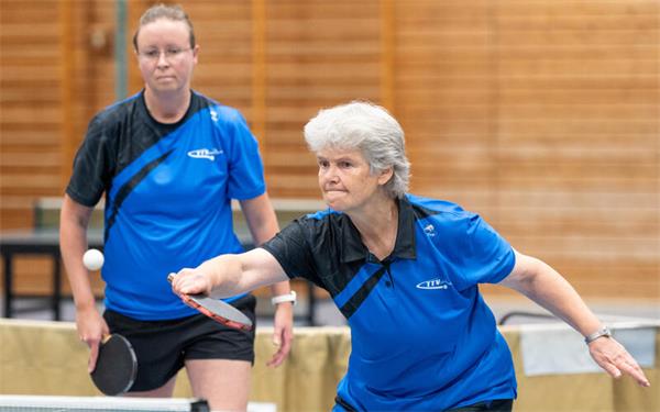 Halten die Partie bis zum Ende offen: Gärtringens Doppelformation Sandra Koberstein (links) und Anka Mutke. GB-Foto: Vecsey