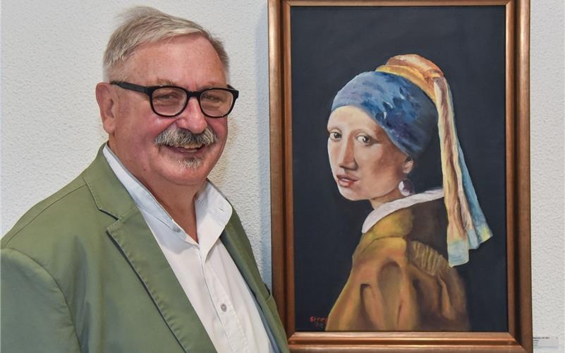 Hans-Jürgen Steeg hat an seinem „Mädchen mit dem Perlenohrring“ (im Original von Jan Vermeer) besonders lange gearbeitet. Seine Ölgemälde sind für ein halbes Jahr im Mötzinger Rathaus zu sehen. GB-Foto: Vecsey
