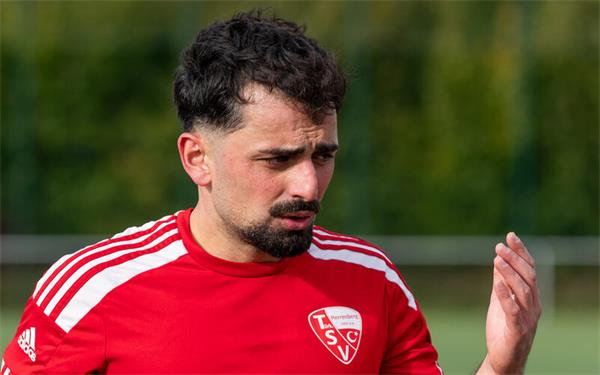Harun Güney echauffierte sich über alle Maßen über die Schiedsrichterleistung von Kevin Letzgus. GB-Foto: Vecsey