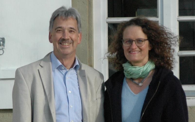 Heike Bartholomae und Armin Brüge basteln an einer offenen Liste. GB-Foto: Holzapfel