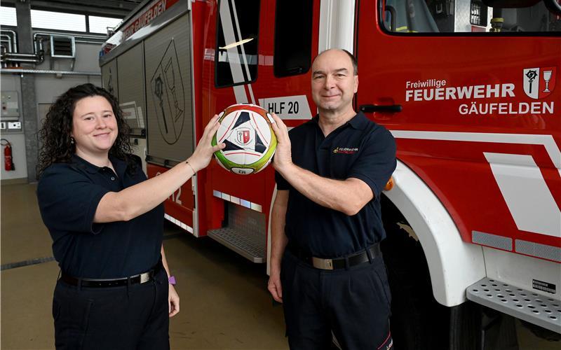 Heike Herbrik und Thomas Hödel zeichnen für die Organisation des Turniers verantwortlich. GB-Foto: Holom