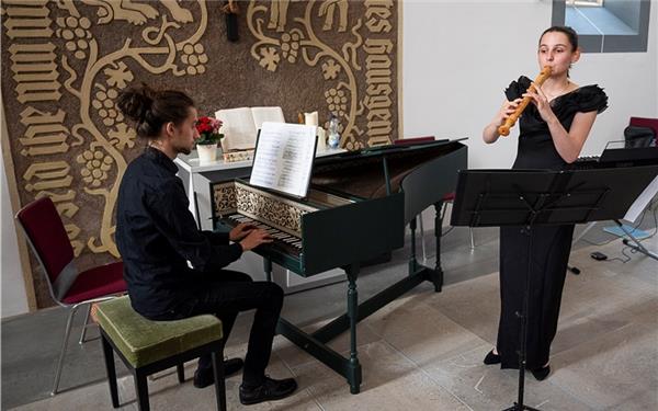 Helen Gwyneth Buck und Laurin Jonathan Weiß bei ihrem beeindruckenden Konzert in der Spitalkirche Herrenberg. GB-Foto: Schmidt
