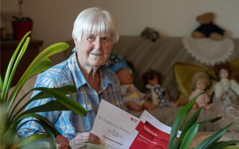 Helene Schnauffer wurde für 70-jähriges Engagement beim DRK geehrt. GB-Foto: Vecsey