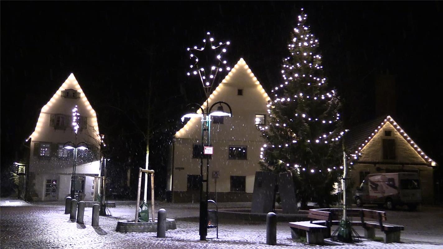 Helmut Schmidt schickt den Gärtringer Marktplatz in schöner Weihnachtsbeleuchtun...