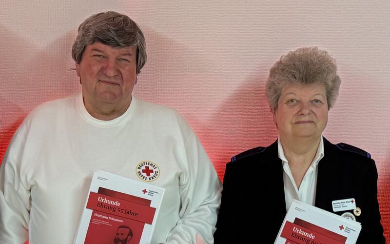 Hermann Schramm und Margit Baitinger wurden geehrt. GB-Foto: Merkt