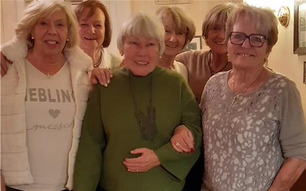 Herrenberg –Der Bridge-Club Herrenberg veranstaltete kürzlich seine Club-Meisterschaften und das Weihnachtsturnier im Klosterhof. Die drei Erstplazierten waren Christel Dold und Marlies Laubner, Uli Barthelmess und Inge Schweizer sowie Uschi Thau und Ute Osterkamp. Die Siegerehrung erfolgte im Gasthof „Traube“ mit Abendessen und geselligem Ausklang.gb/GB-Foto