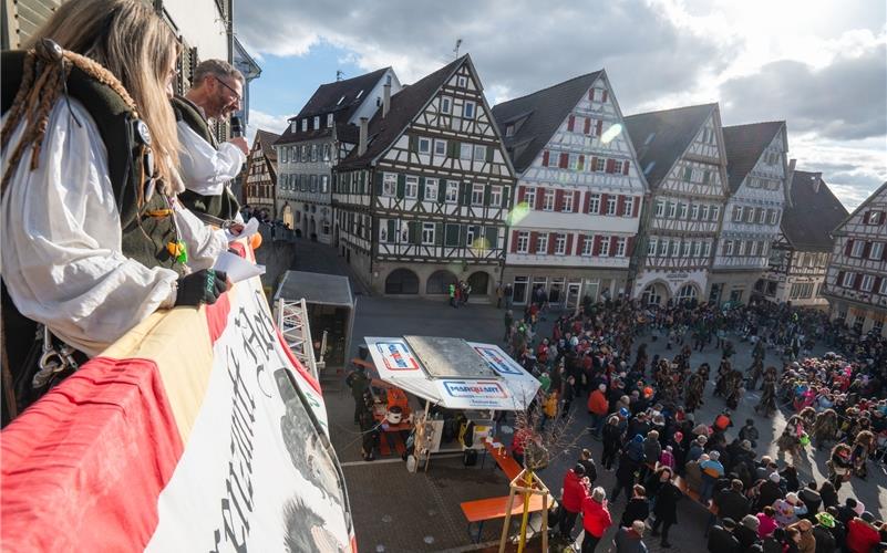 Herrenberg steht das Narrenkleid: Bilder vom Fasnetsumzug