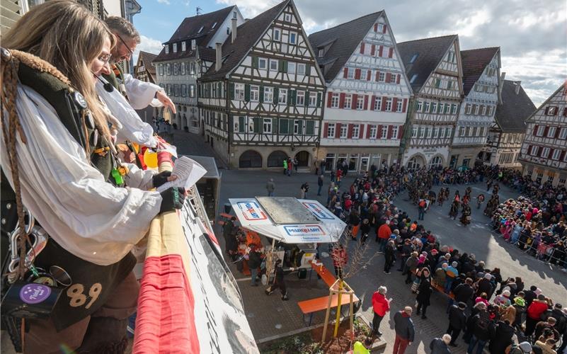 Herrenberg steht das Narrenkleid: Bilder vom Fasnetsumzug