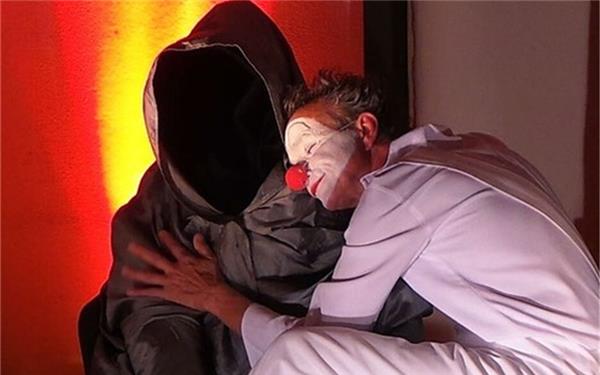 Herrenberg – In dem außergewöhnlichen Theaterstück „Das Leben“ – Philosophie trifft Pantomime – stellt Christoph Gilsbach den Umgang des Menschen mit dem Tod durch verschiedene Lebensabschnitte dar. Unterschiedliche Altersstufen werden pantomimisch mit dem Tod konfrontiert. In neun Darstellungen sind grundlegende Lebenserfahrungen zum Umgang mit dem Tod enthalten. In einem Vortrag spricht Prof. Dr. Annelie Keil (Bremen) zusätzlich über das „Älterwerden als lebenslange Provokation“. Die Veranstaltung findet statt am Donnerstag, 27. März, ab 18.30 Uhr in der Mutterhauskirche Herrenberg. Weitere Informationen unter www.hospiz-herrenberg.de. gb/GB-Foto: gb