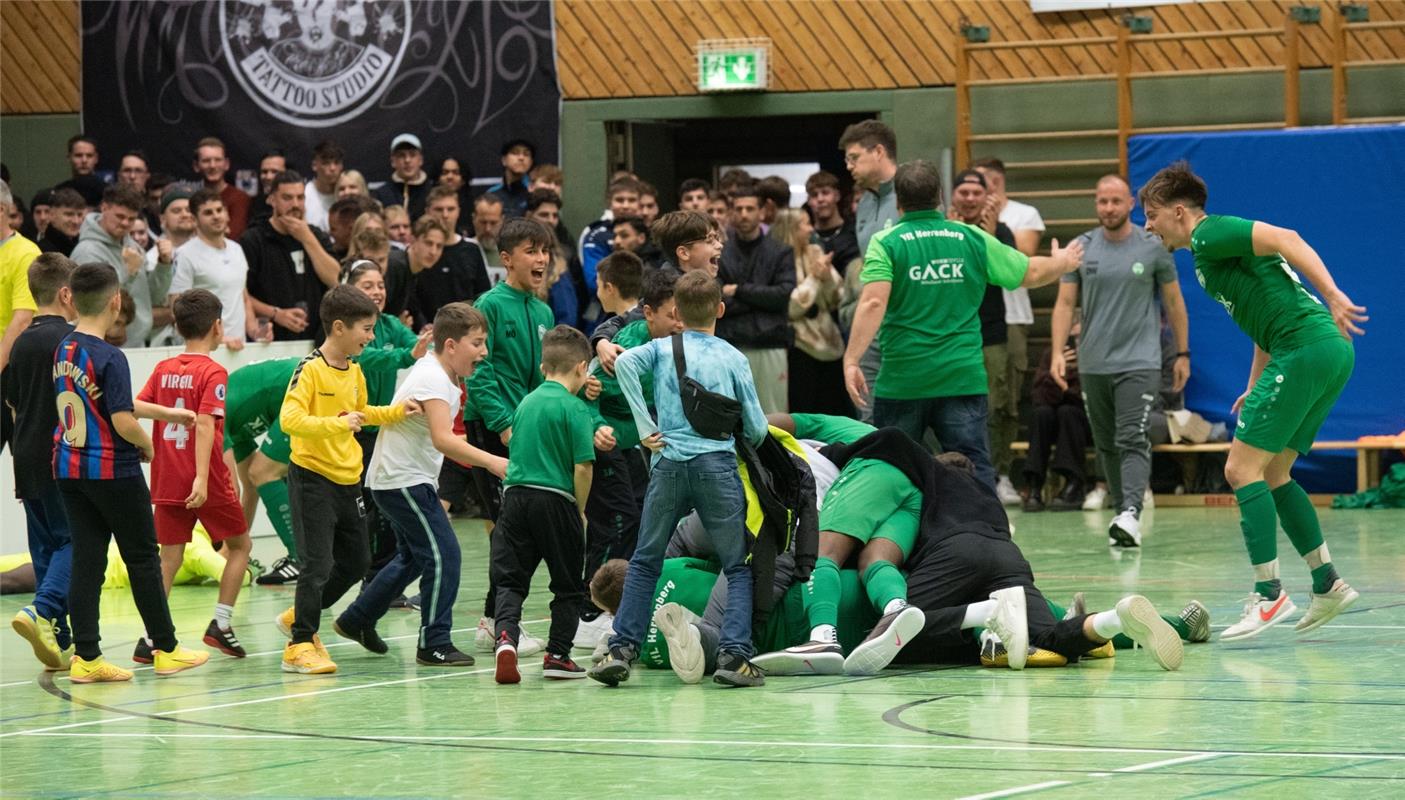 Herrenberg, Längenholzhalle, Fußball, Gäubote-Cup,  GB-Foto: Vecsey