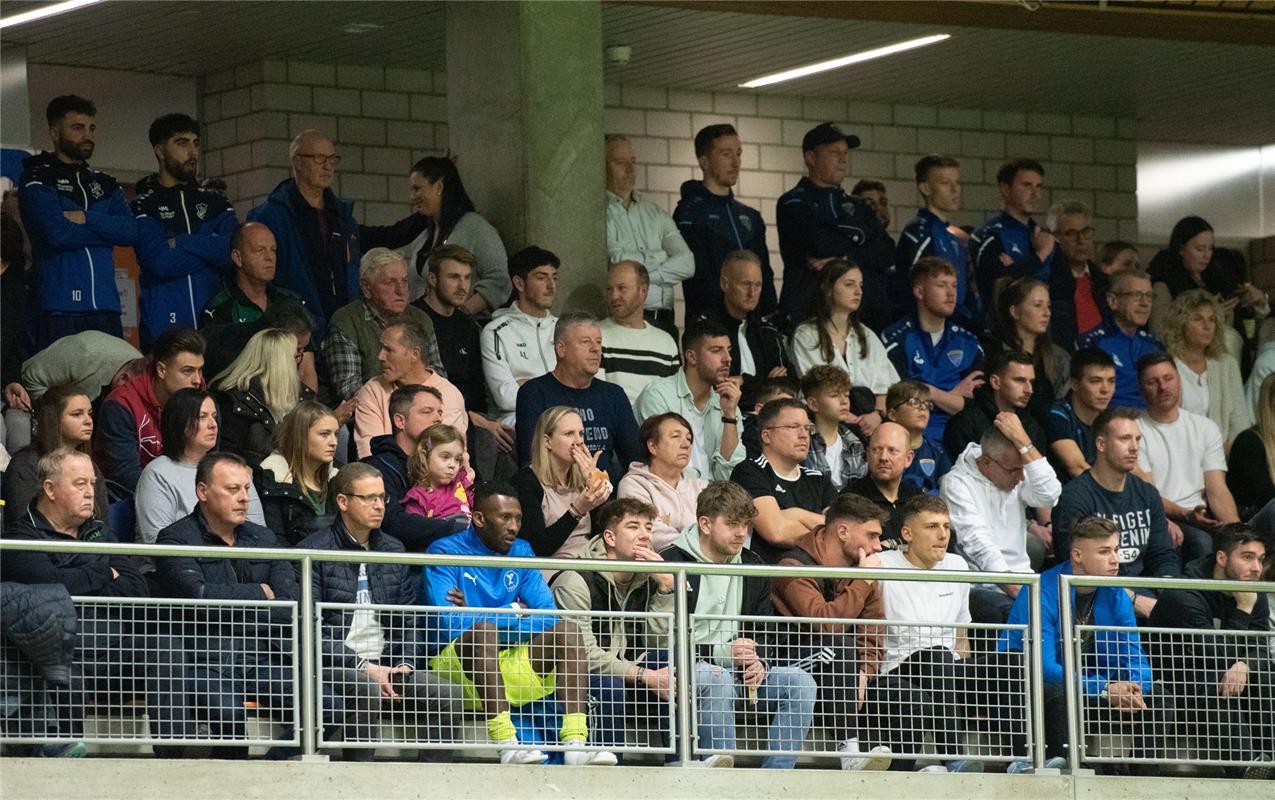 Herrenberg, Längenholzhalle, Fußball, Gäubote-Cup,  SV Deckenpfronn (grün) - TSV...