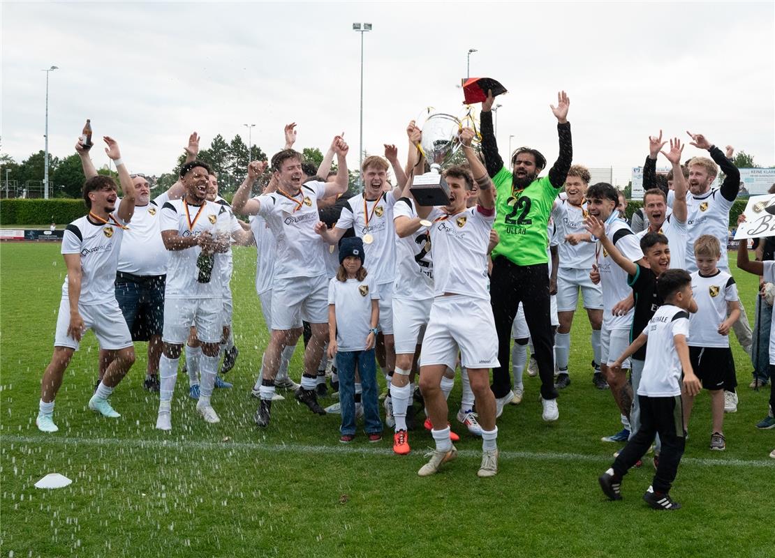Herrenberg, Stadion, Aktiven-Pokalfinale, Bezirkspokal, TSV Kuppingen (blau) - T...