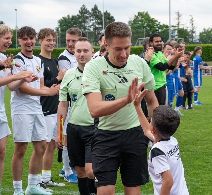 Herrenberg, Stadion, Aktiven-Pokalfinale, Bezirkspokal, TSV Kuppingen (blau) - T...