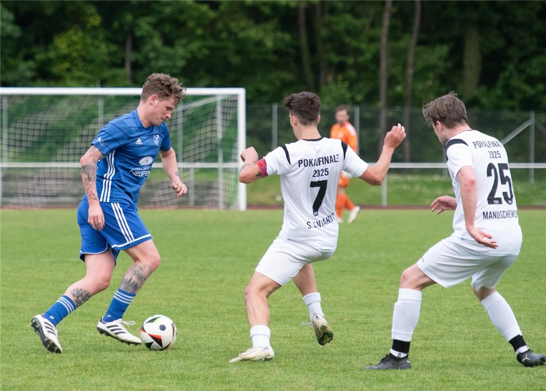 Herrenberg, Stadion, Aktiven-Pokalfinale, Bezirkspokal, TSV Kuppingen (blau) - T...